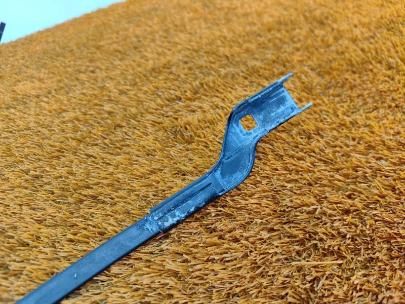 поводок стеклоочистителя