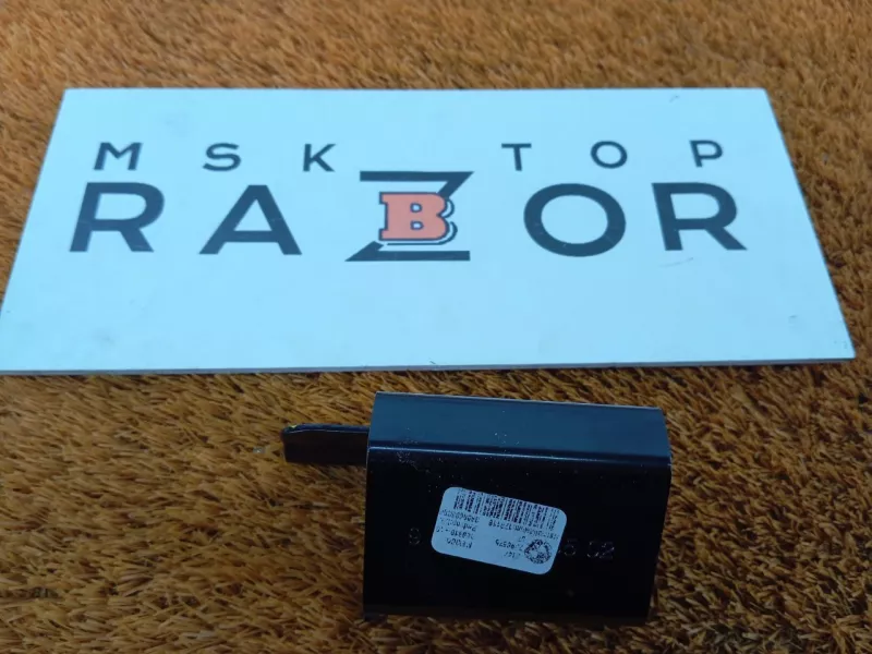 Кронштейн шторки багажника