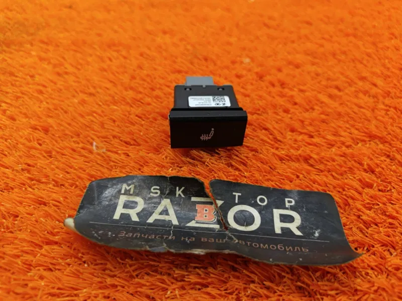 Кнопка обогрева сидений