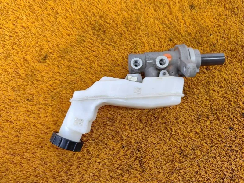 Главный тормозной цилиндр