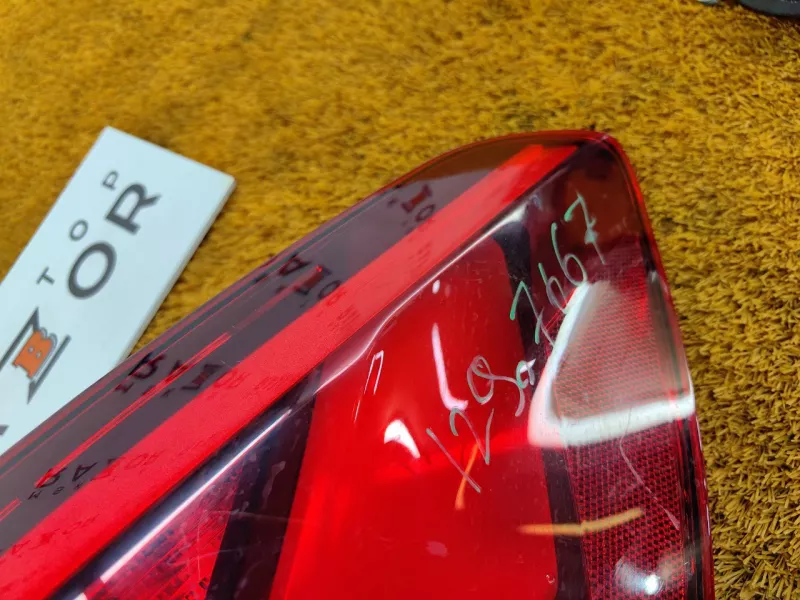 Фонарь задний BMW X1 63217477714 F48, правый