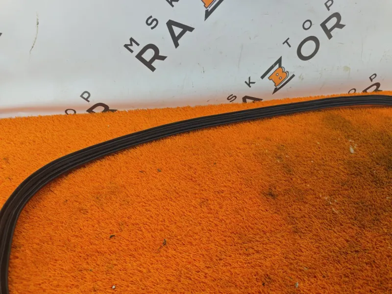 Уплотнитель багажника