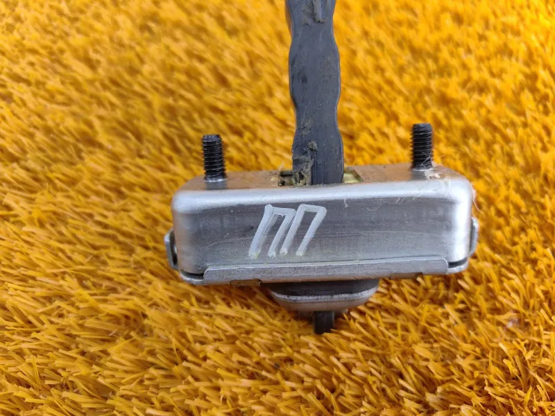 Ограничитель двери