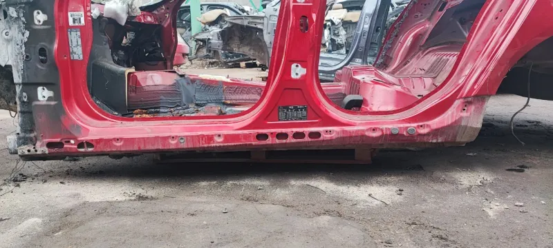 Порог с центральной стойкой