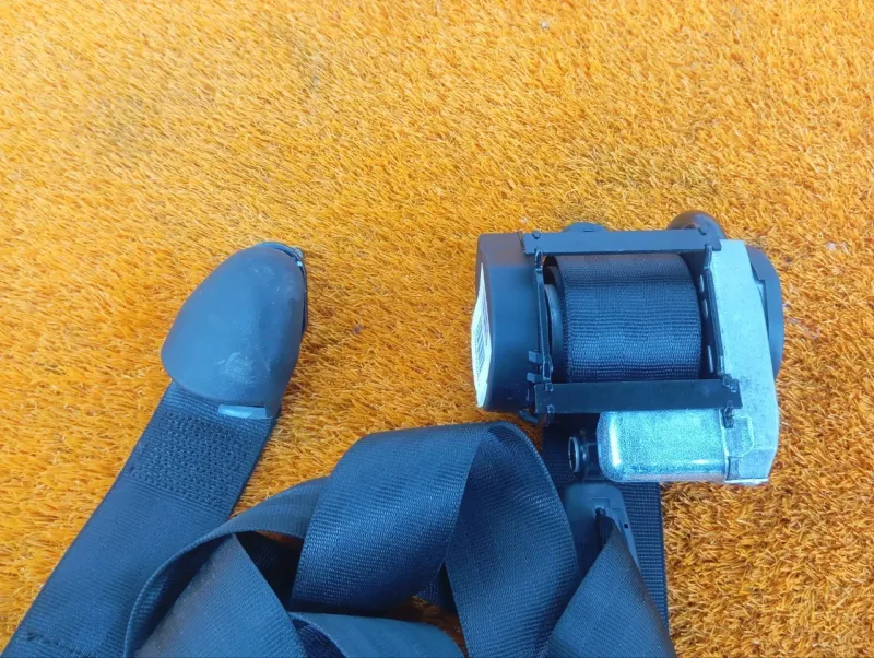 Ремень безопасности