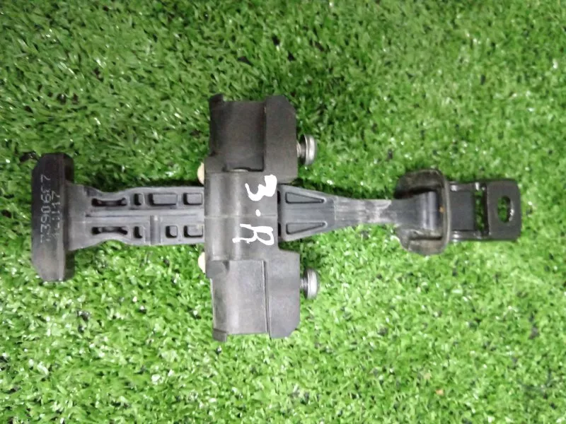 Ограничитель двери