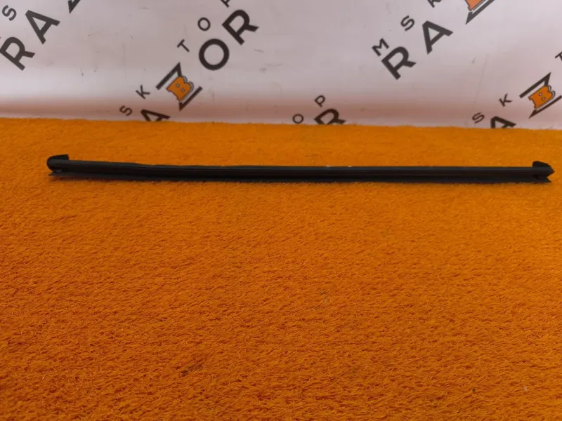 Уплотнитель стекла двери