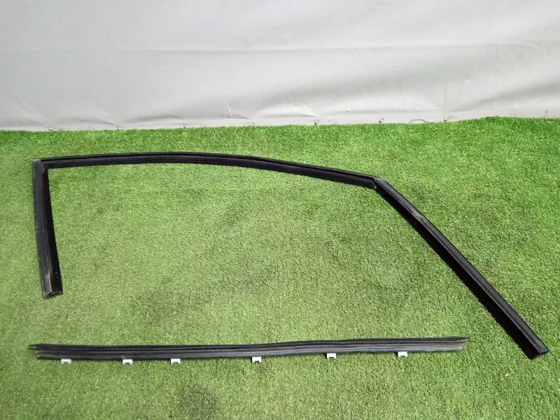 Уплотнитель стекла двери