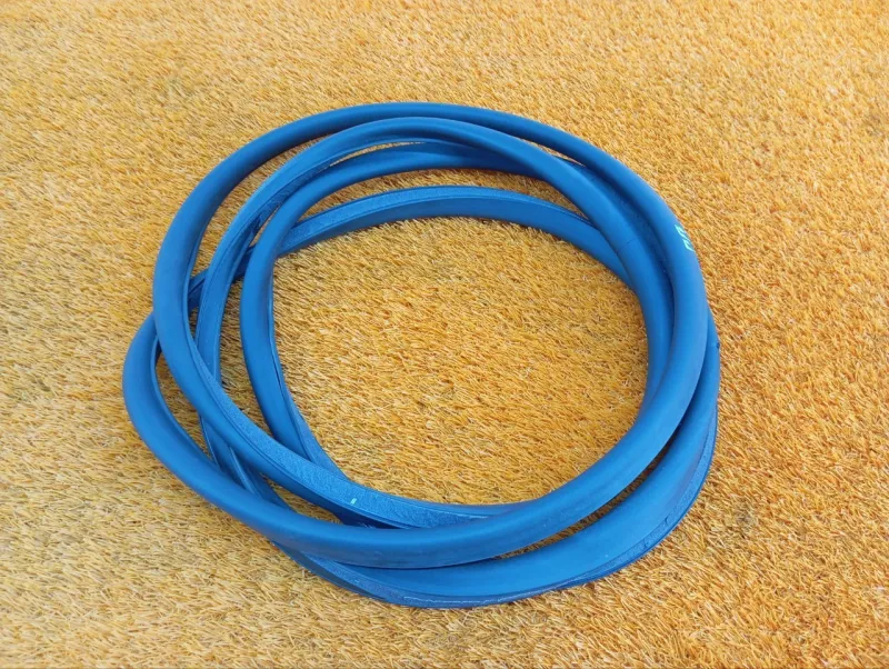 Уплотнитель проема двери