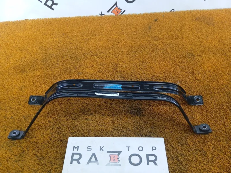 Крепление топливного бака