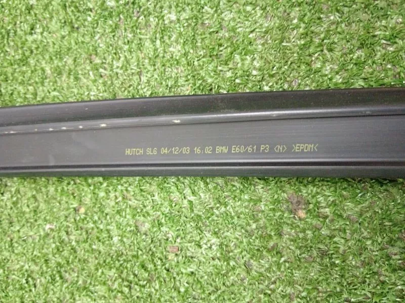 Уплотнитель стекла двери