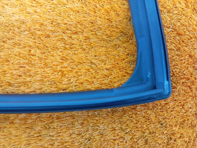 Уплотнитель стекла двери