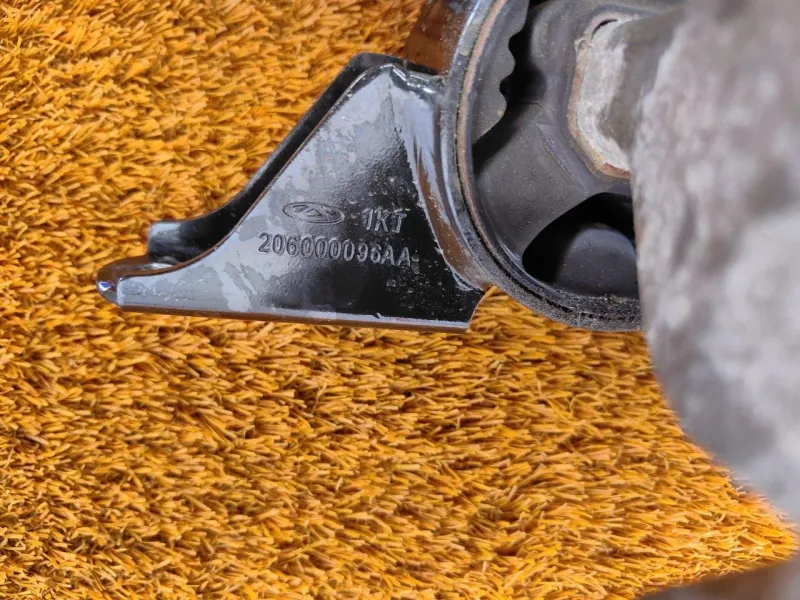 Подушка двигателя