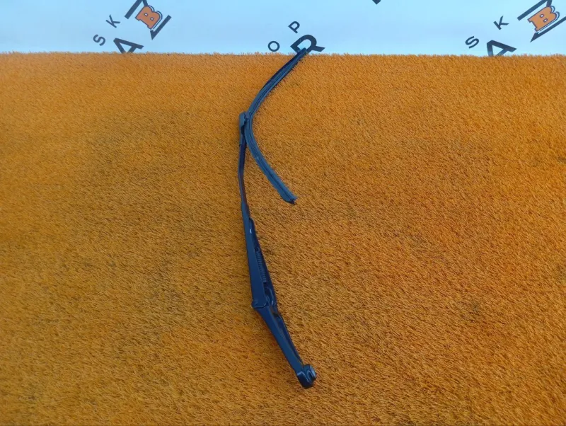 поводок стеклоочистителя