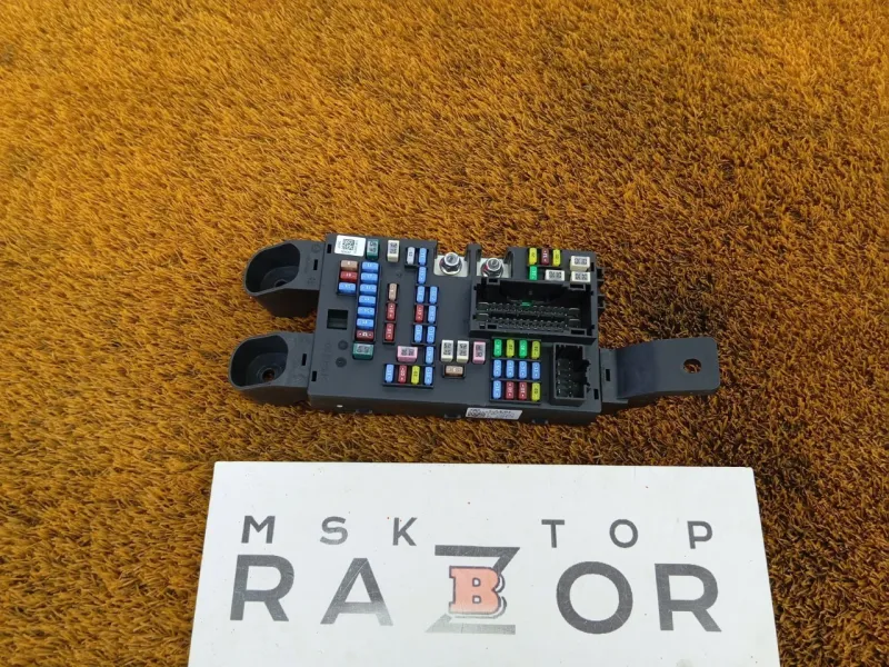 Блок предохранителей салонный