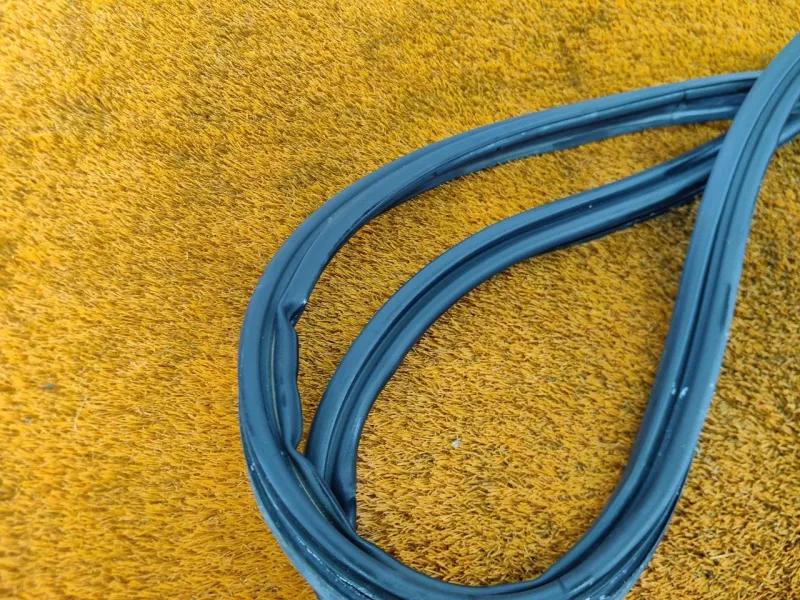 Уплотнитель багажника