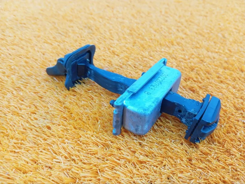 Ограничитель двери