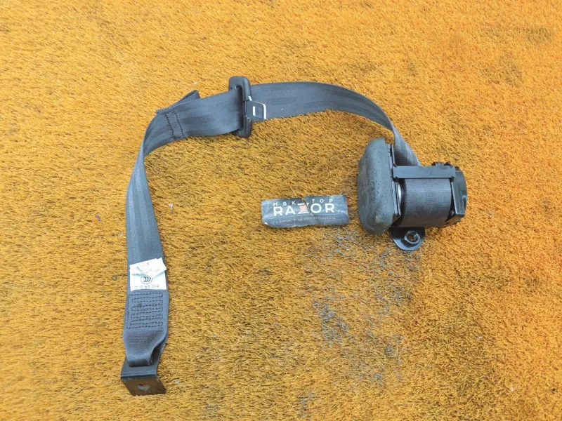 Ремень безопасности