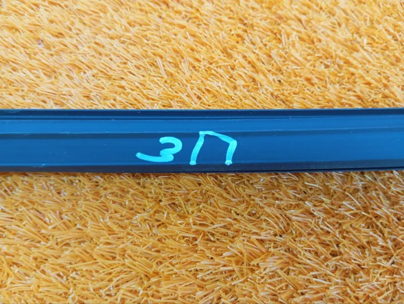 Уплотнитель стекла двери