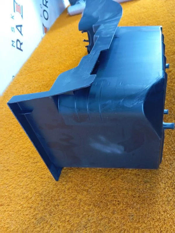 Крепление аккумулятора