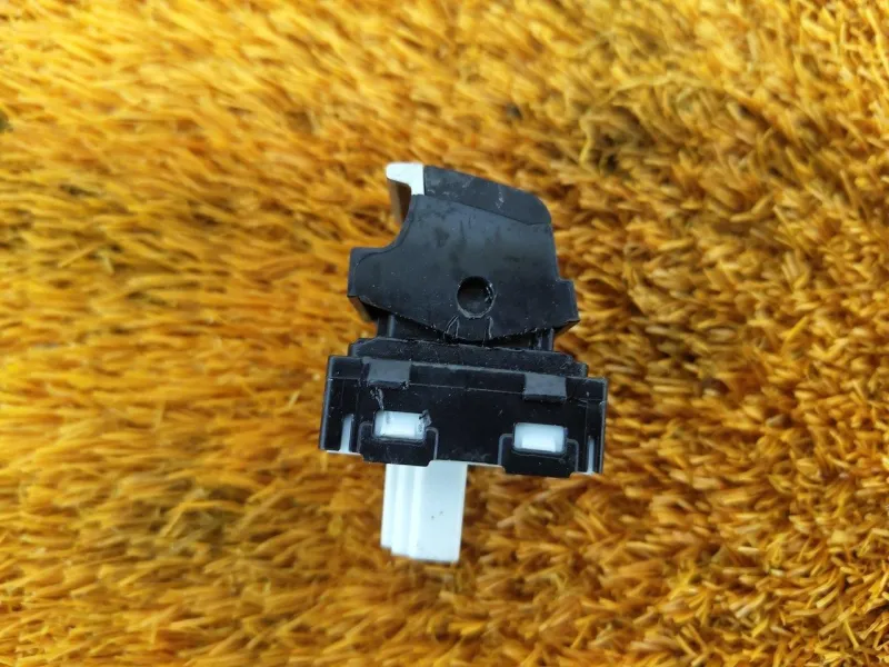 Кнопка стеклоподъемника