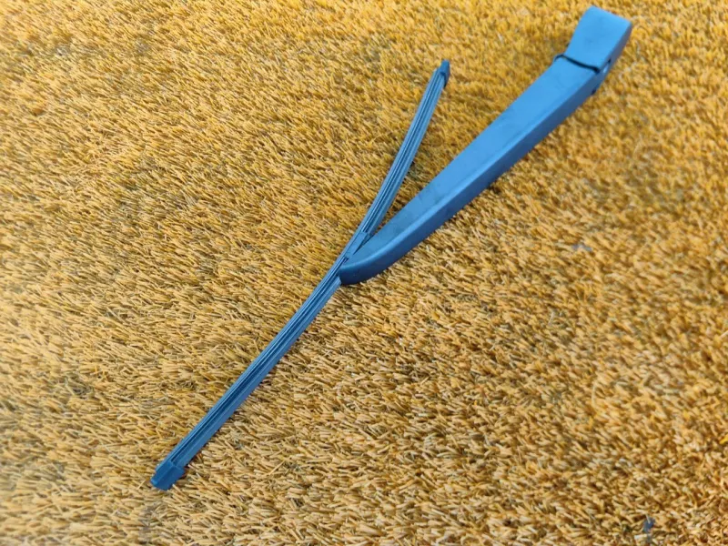 поводок стеклоочистителя