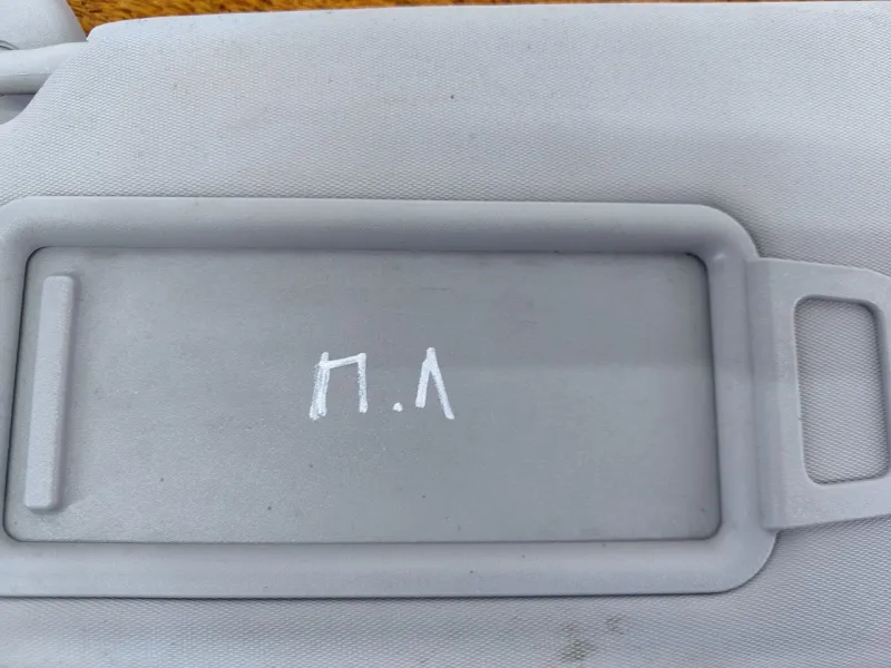 Козырек солнцезащитный