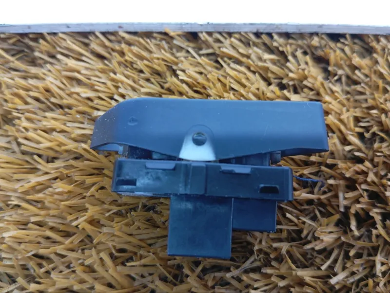 Кнопка центрального замка