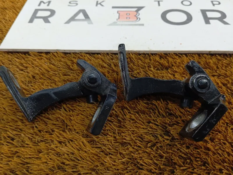 Петля двери