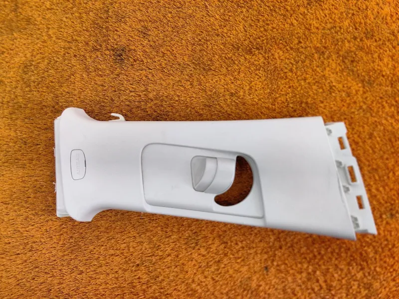 Обшивка центральной стойки