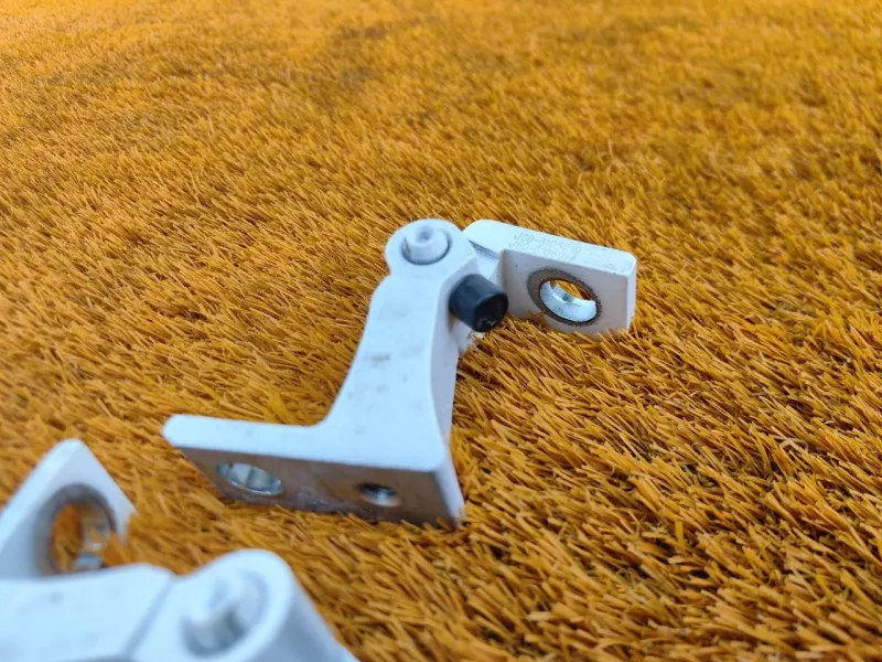 Петля двери