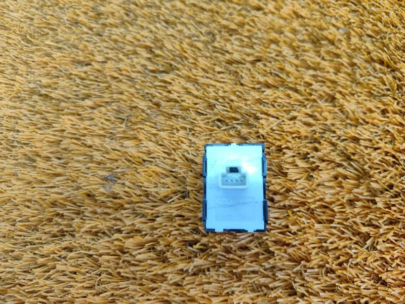 Кнопка стеклоподъемника