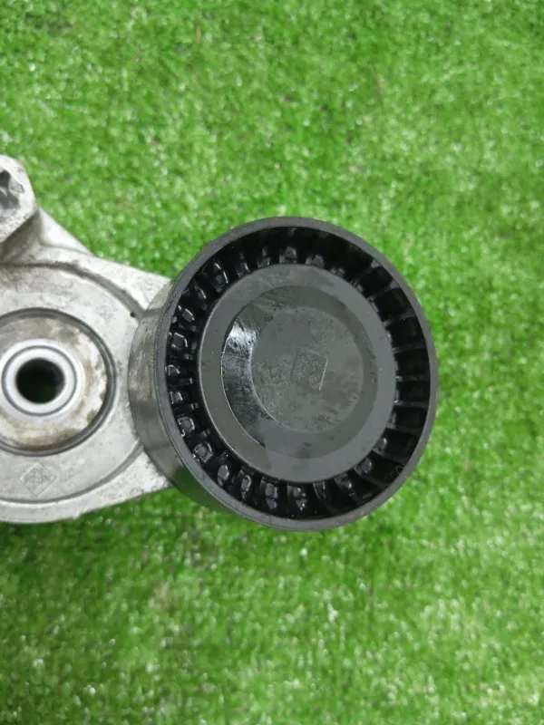 Натяжитель приводного ремня