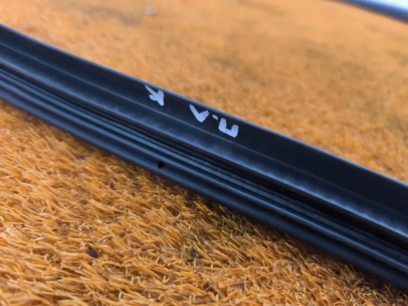 Уплотнитель проема двери