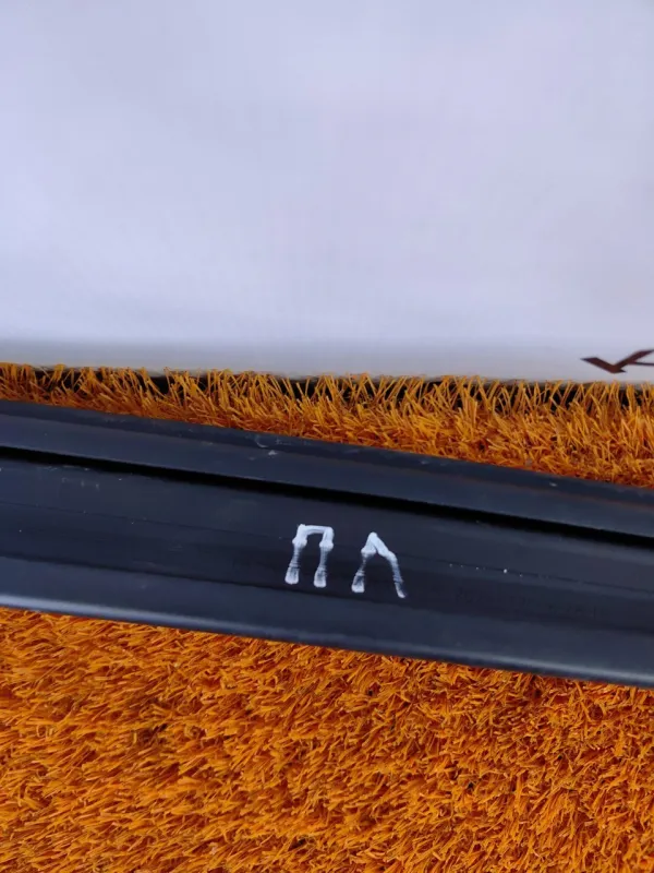 Уплотнитель стекла двери