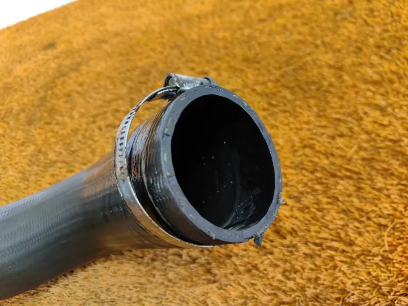 Патрубок интеркулера