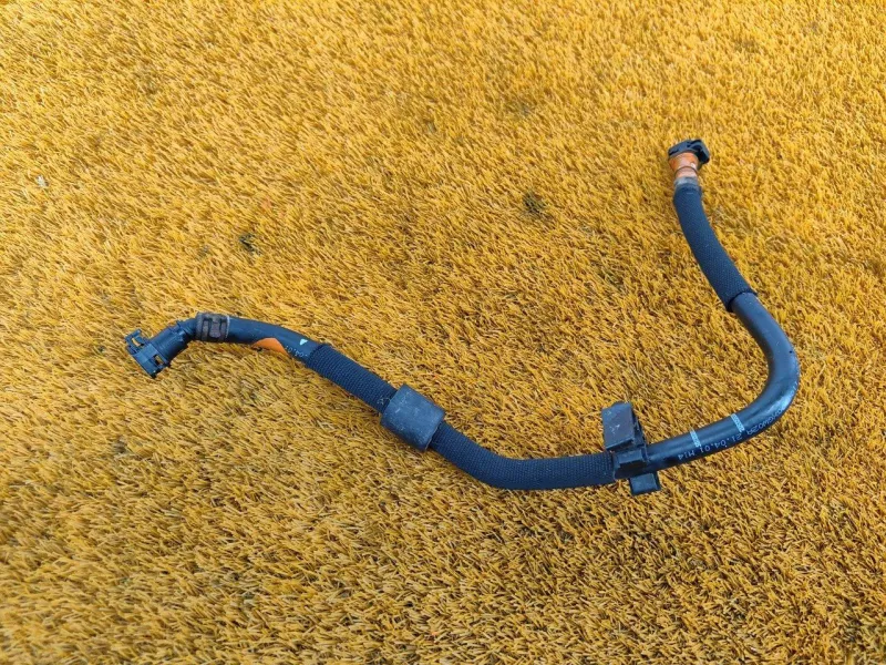 Трубка топливная