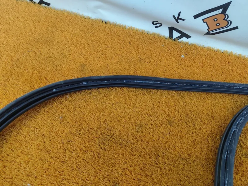 Уплотнитель багажника