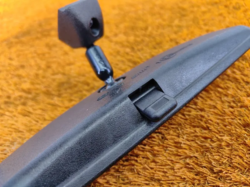 Зеркало заднего вида