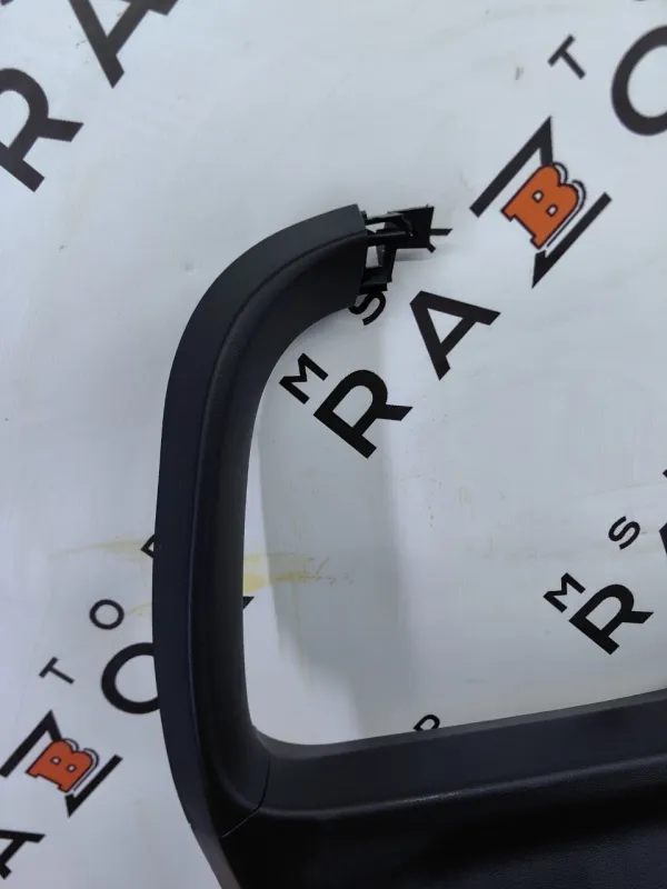 Обшивка крышки багажника