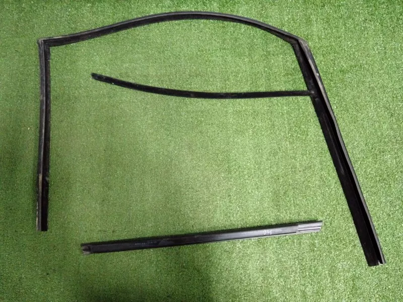 Уплотнитель стекла двери