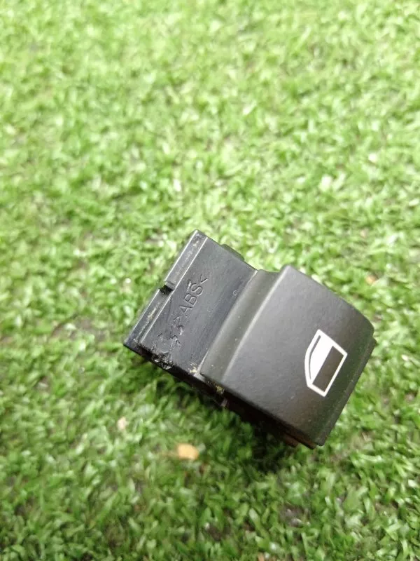 Кнопка стеклоподъемника