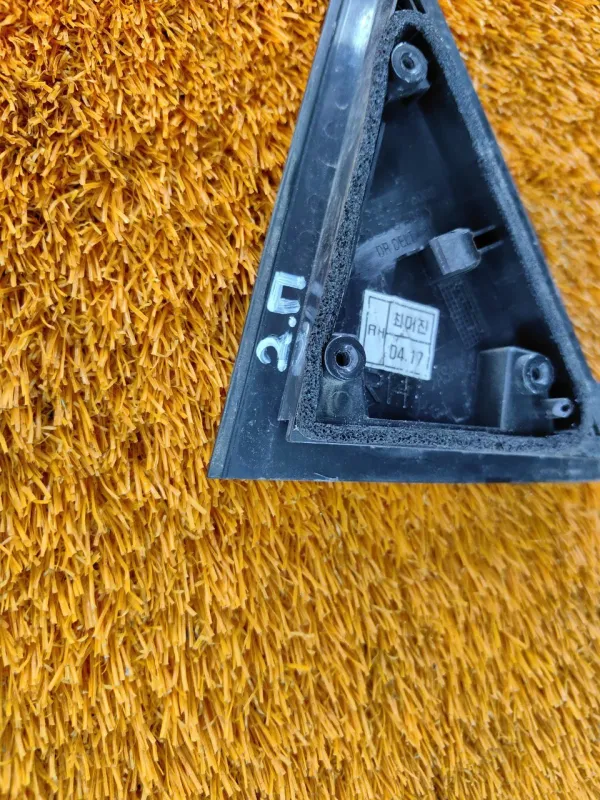 Уголок двери