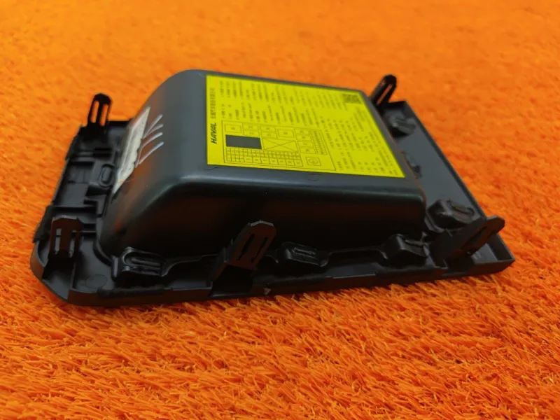 Крышка блока предохранителей