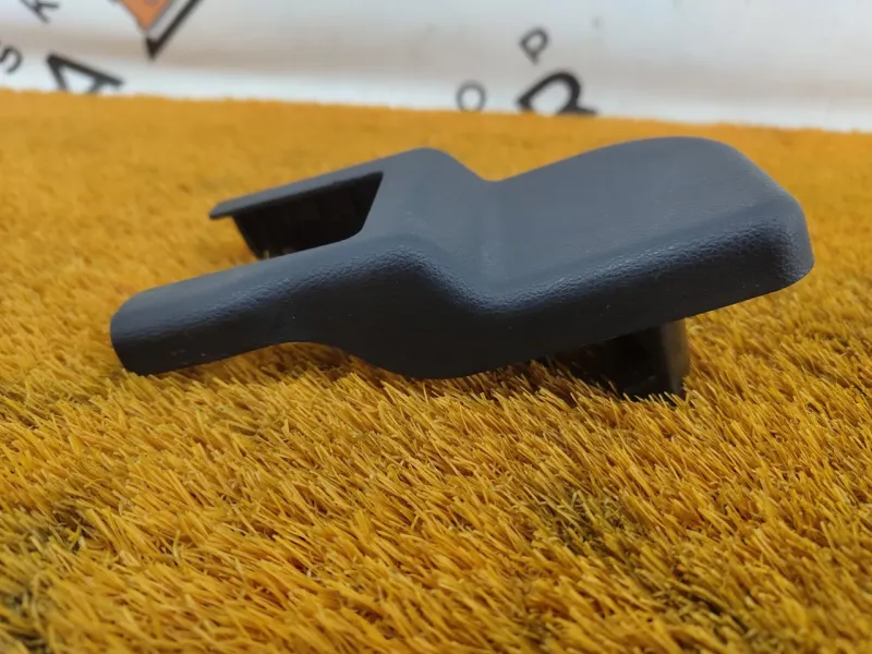 Заглушка крепления сиденья