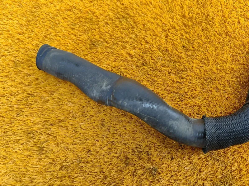 Патрубок радиатора