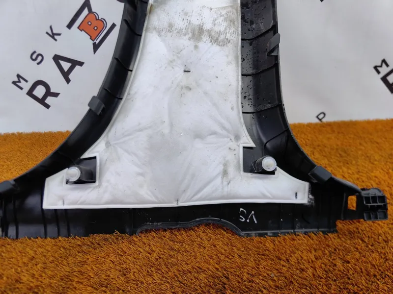 Обшивка центральной стойки