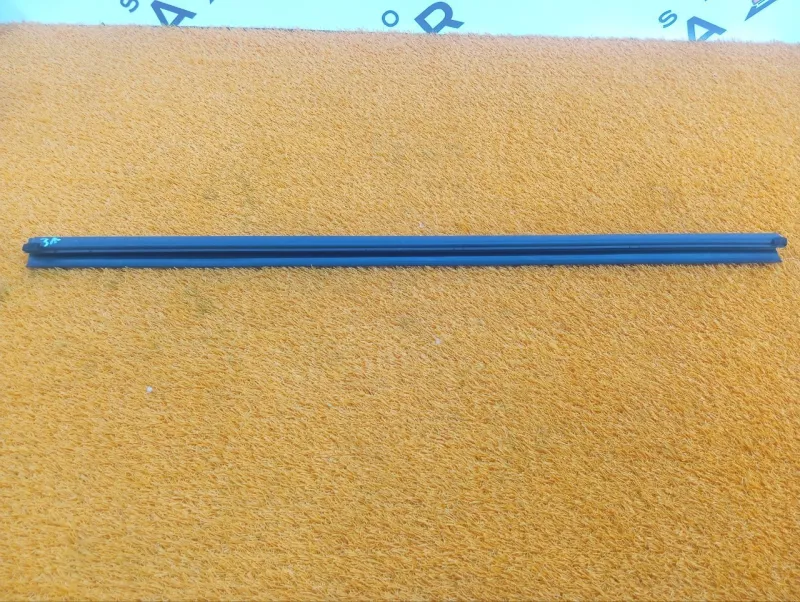 Уплотнитель стекла двери