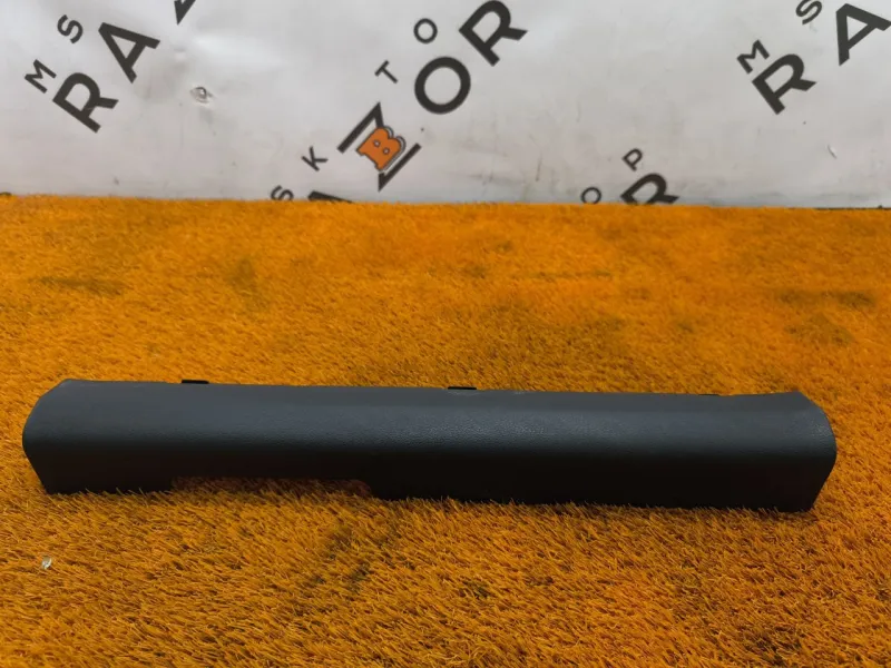 Накладка на порог салона