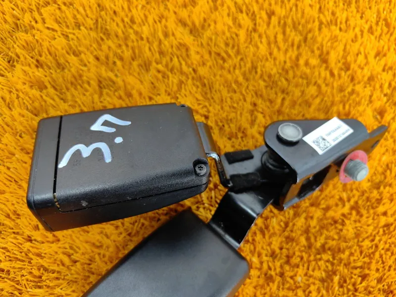 Ответная часть ремня безопасности